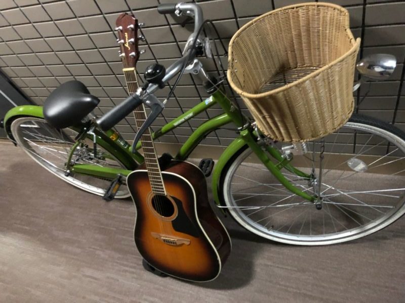 K.M様から買取したギターと自転車