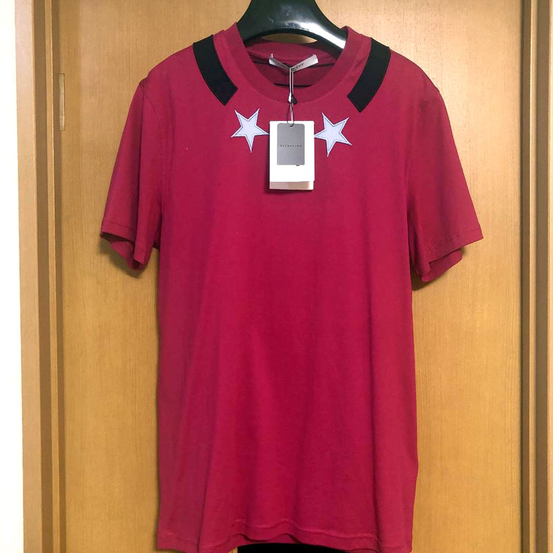 新品未使用　GIVENCHY（ジバンシィ）「星Tシャツ　赤」の写真